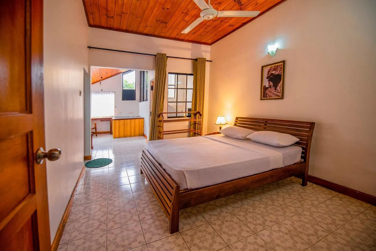 Aa Bungalow Канди Проживание в семье